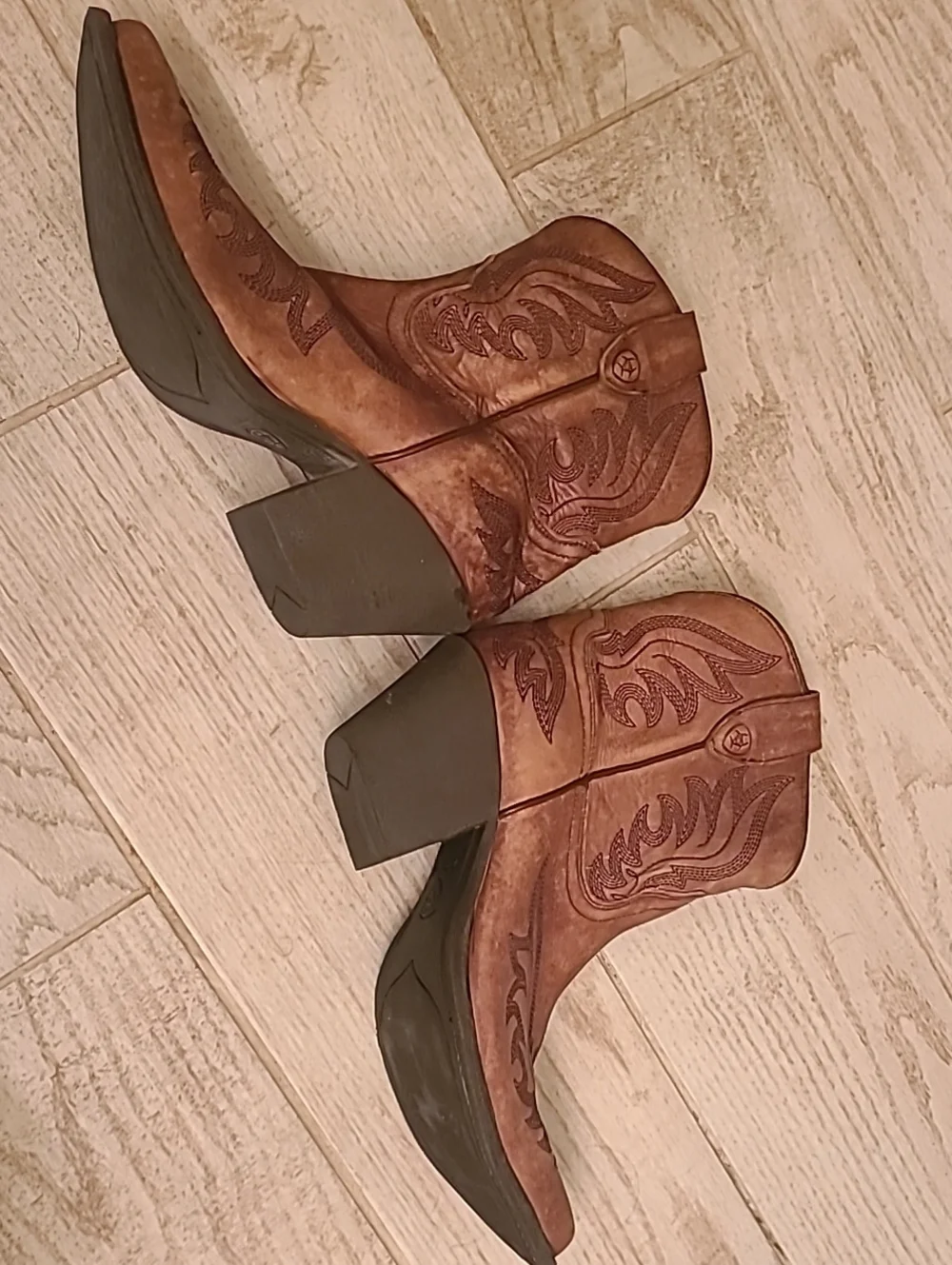 Beauriful Brown Ariat Leather Western Cowboy Boots In A Size 9.5! - Picture 6 of 7